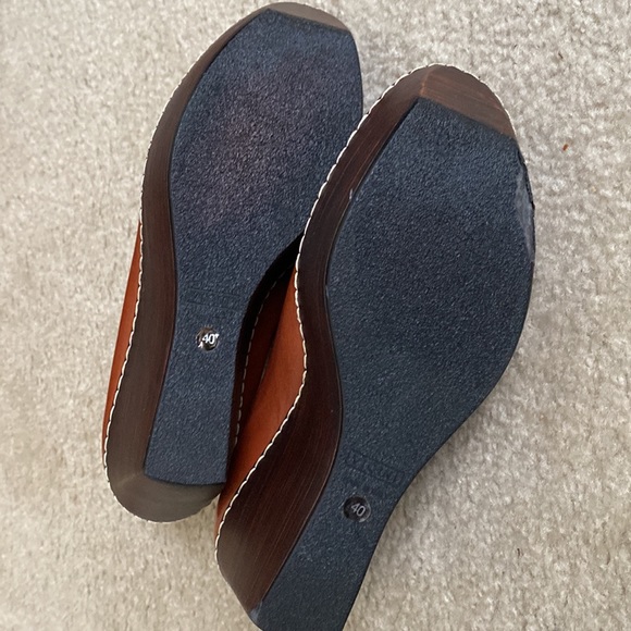 Tapeet by Vicini Leather Platform Wedges - Picture 6 of 12